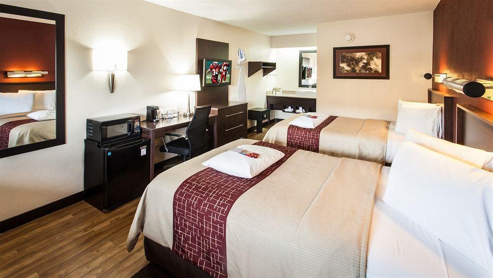 Red Roof Inn Plus+ St. Louis - Forest Park / Hampton Ave. Exteriör bild