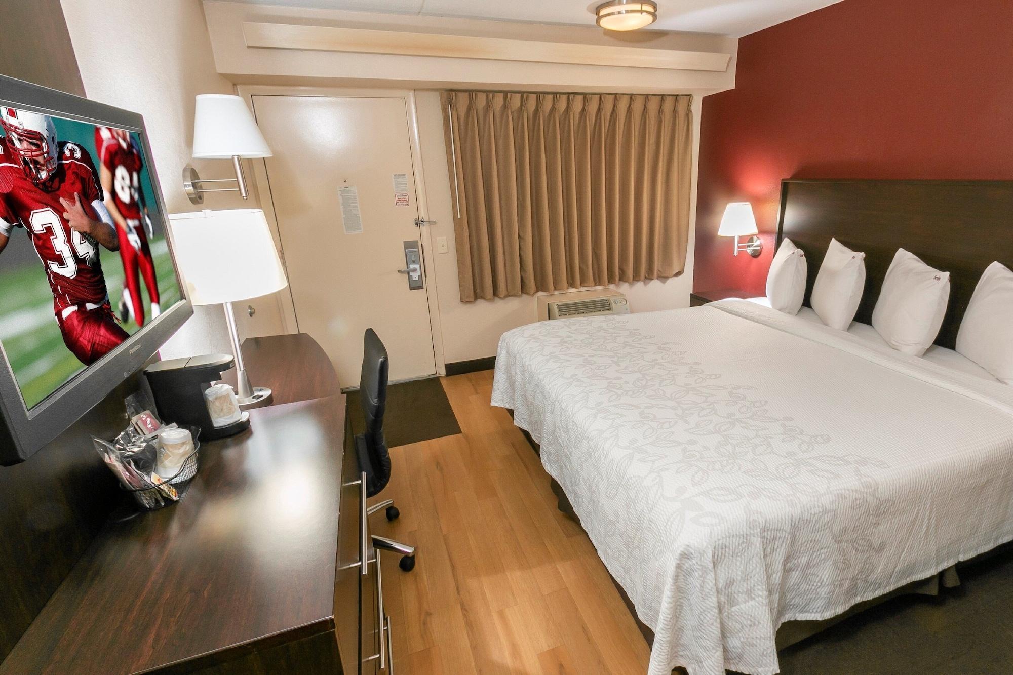 Red Roof Inn Plus+ St. Louis - Forest Park / Hampton Ave. Exteriör bild