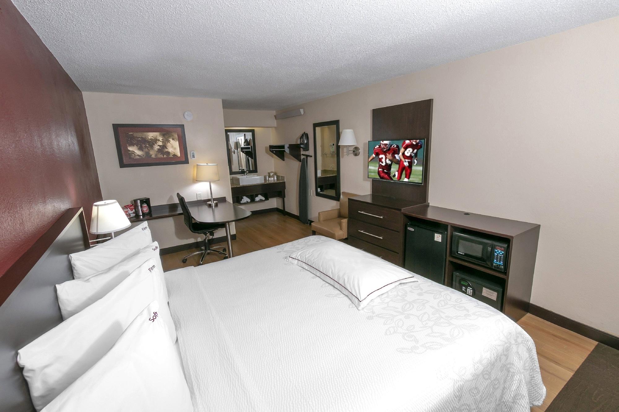 Red Roof Inn Plus+ St. Louis - Forest Park / Hampton Ave. Exteriör bild