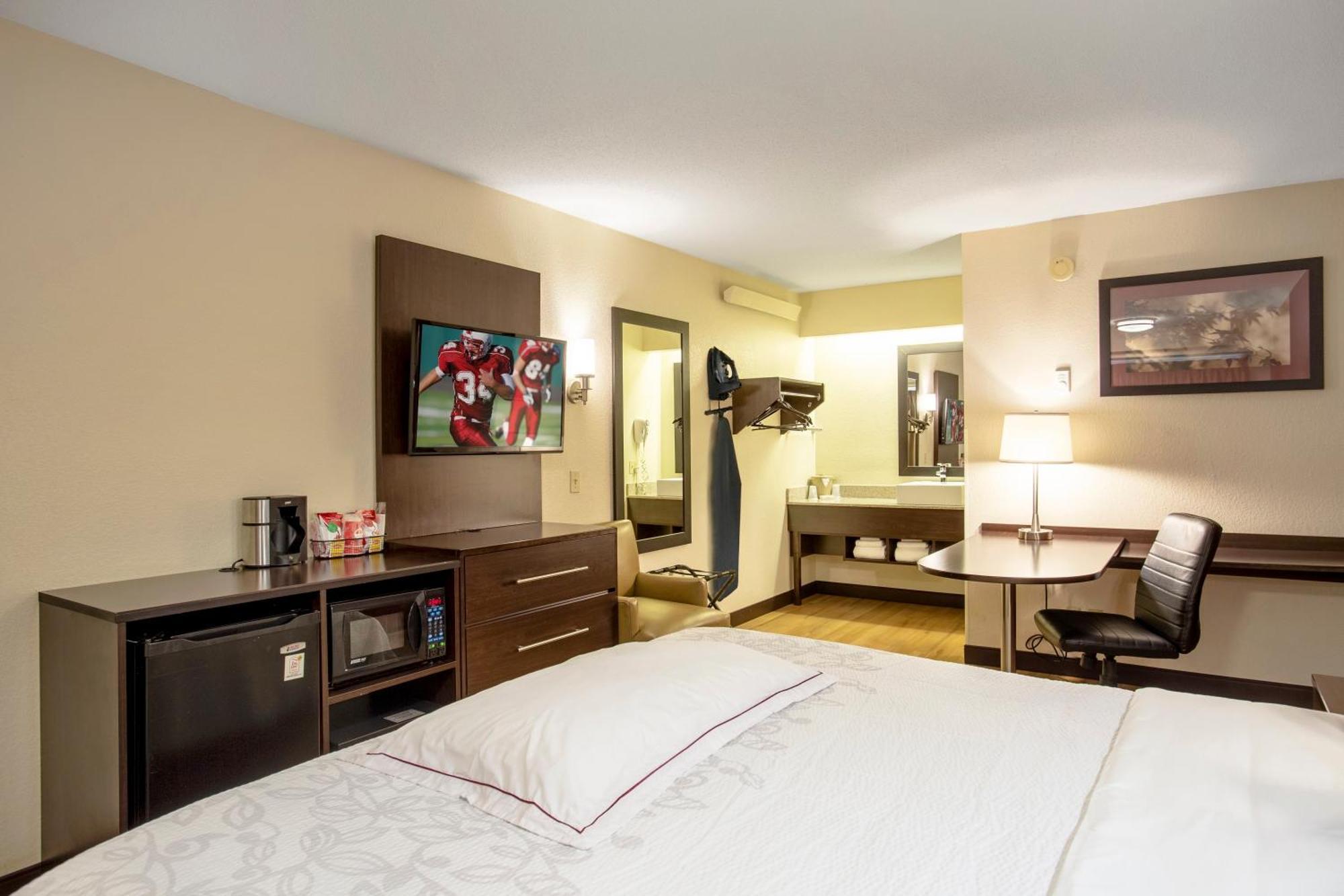 Red Roof Inn Plus+ St. Louis - Forest Park / Hampton Ave. Exteriör bild