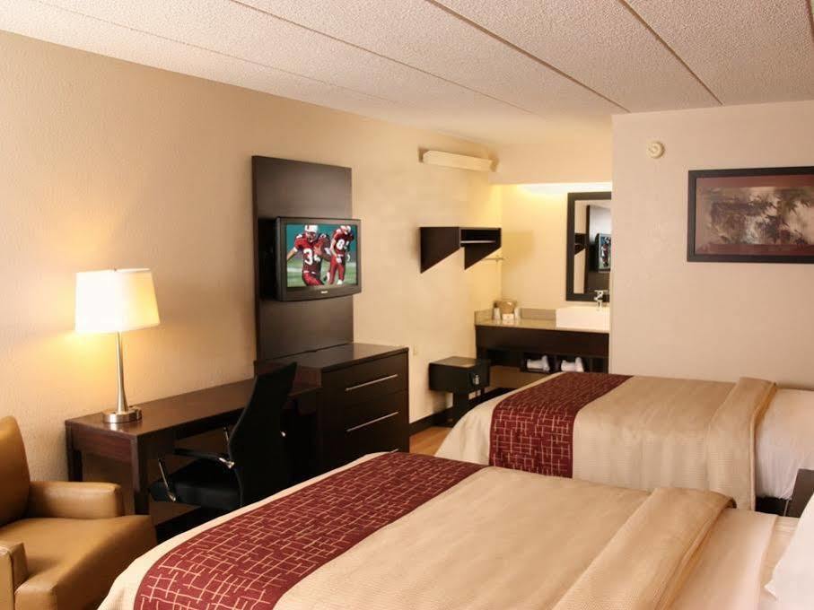 Red Roof Inn Plus+ St. Louis - Forest Park / Hampton Ave. Exteriör bild
