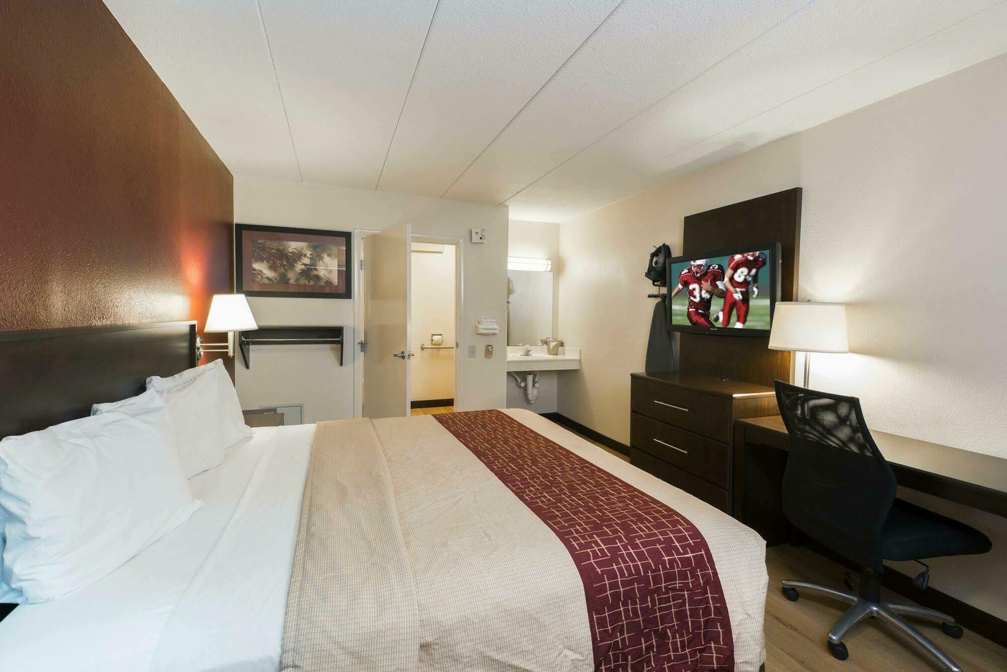 Red Roof Inn Plus+ St. Louis - Forest Park / Hampton Ave. Exteriör bild